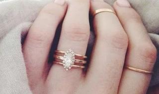 女生把戒指带在食指上代表什么含义 女生食指戴戒指